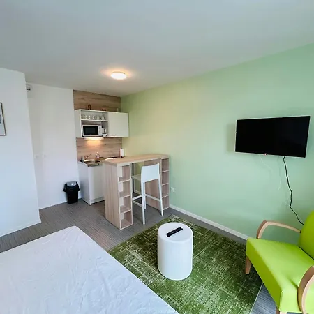 We Live In R - 403 *