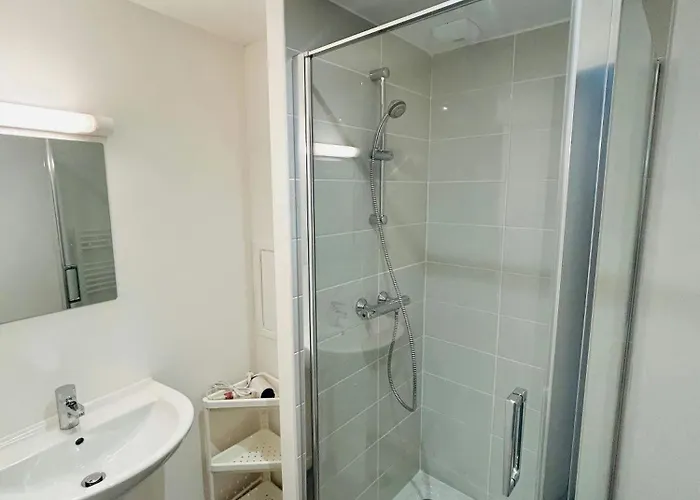 We Live In R - 403 - Cathedrale *